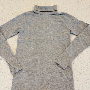 Athleta  Women’s Light Gray Ribbed Knit Top long sleeve